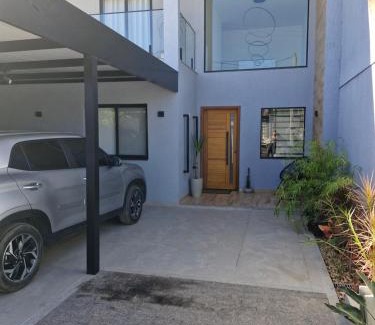 Niteroi House | Suíte em casa familiar de luxo com piscina em Itaipu