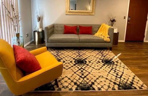 Norman Apartment | [SU 922-2] Graciela's Campus-close 2 bedroom luxury, Evie's campus