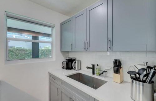 Victoria Park Apartment | SuaveMauve Las Olas Beach