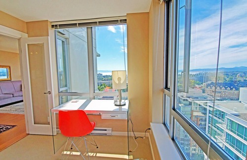 Downtown Victoria Apartment | Sub-Penthouse19th Fl. S.W.180 Degree Ocean View Overlooking the Inner Harbour .