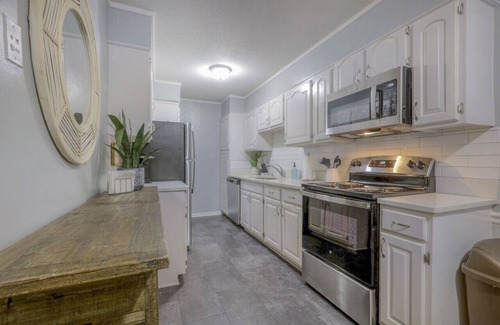 Overland Park Apartment | Sublime Sensibility: 2 bed/2 bath