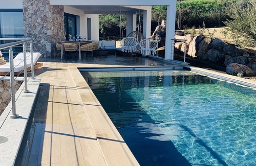 Solenzara Villa | Sublime Villa vue mer Avec Piscine à Débordement
