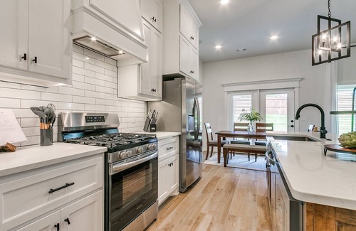 Choctaw House | Suburban Shangri-La: Where Comfort Throws a Party!