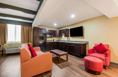 Cheektowaga Hotel | Suburban Studios Buffalo Airport