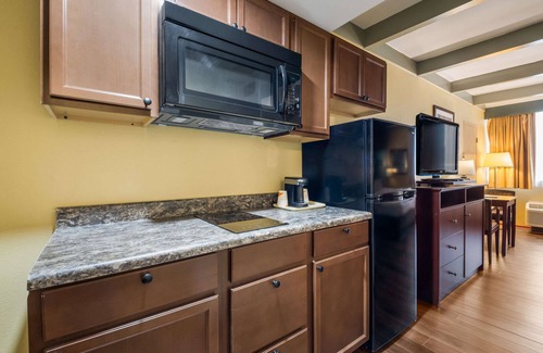 Cheektowaga Hotel | Suburban Studios Buffalo Airport