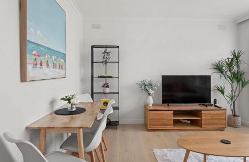 Saint Kilda South Apartment | Sugar Blush