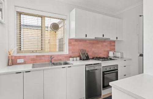 Saint Kilda South Apartment | Sugar Blush