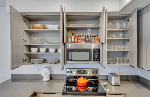 Sugar House Apartment | Sugarhood SLC Penthouse 3BR/2BA/Co-Working Space/Gym & Free Garaged Parking