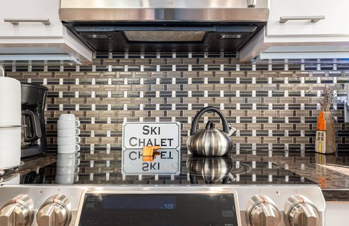 Cedar House | 🌿Sugarloaf Chalet Pet Friendly 3BDR + Loft & Hot Tub