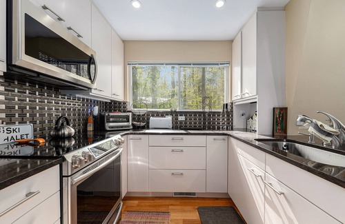 Cedar House | 🌿Sugarloaf Chalet Pet Friendly 3BDR + Loft & Hot Tub