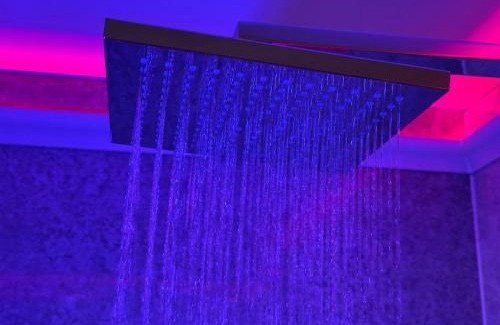 Sheffield Apartment | Suite 1 Private Jacuzzi Spa Hot Tub & Sauna