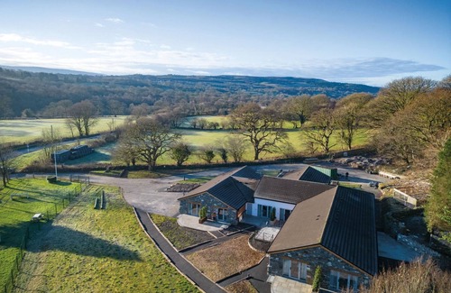 Pen-y-cae Apartment | Suite 12 - Sleeping Giant Hotel - Pen Y Cae Inn