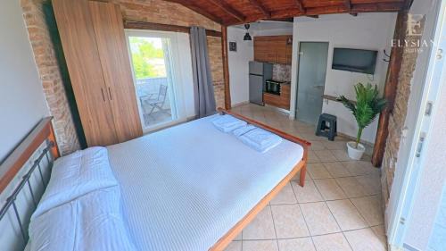 Flogita Apartment | Suite 2nd Floor & Rooftop 6
