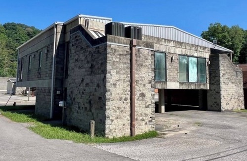 South Williamson Condo | Suite 3 South Williamson, Ky HMT 10