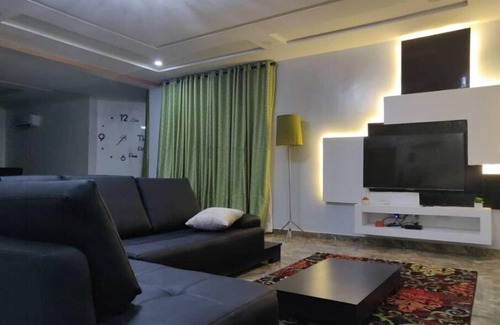 Lagos Apartment | (Suite 5) 3 bedrooms serviced apartment in Victoria Island Lagos