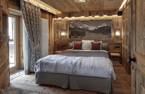 Cervinia Apartment | Suite Appartment walking distance slopes and center with wellness area