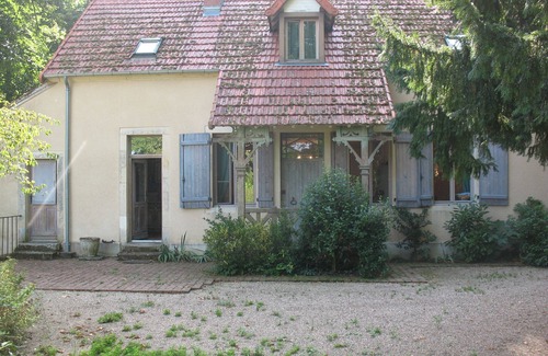 Ourouer-les-Bourdelins House | Suite de 2 Chambres Dans la Maison du Jardinier du Château de Chalivoy-la-noix