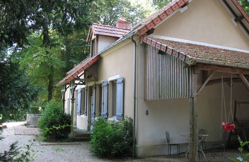 Ourouer-les-Bourdelins House | Suite de 2 Chambres Dans la Maison du Jardinier du Château de Chalivoy-la-noix
