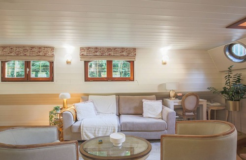Besancon Boat Rental | Suite Deluxe Vue sur Rivière