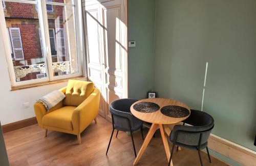 Charleville-Mezieres Apartment | Suite Delvincourt - Rue Calme dans centre - Parking gratuit à proximité