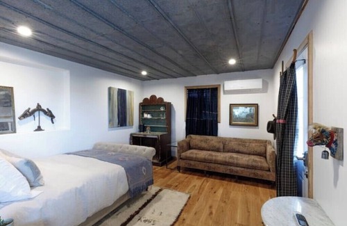 Round Top Apartment | Suite I @ Oakbones Round Top