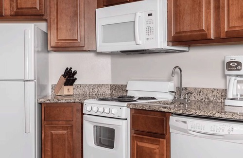 Brush - Stewarts Apartment | Suite in a Beach front hotel with a full kitchen!