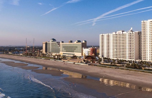 Brush - Stewarts Apartment | Suite in a Beach front hotel with a full kitchen!