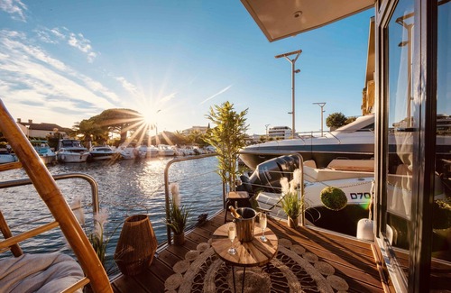 Frejus Plage Boat Rental | Suite : Nid d'amour sur l'eau avec Balnéo transparente (Port Fréjus)