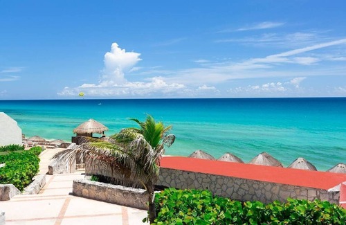 Zona Hotelera Apartment | Suite on the beach with ocean view