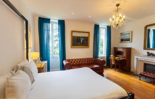 Nyons Bed & Breakfast | Suite Petite -Nice - SPA-JACUZZI - MASSAGE- SAUNA - 4 SAISONS - Piscine Chauffée Toute l'année - POOL VIEW- Heated Pool 800m city centre Nyons