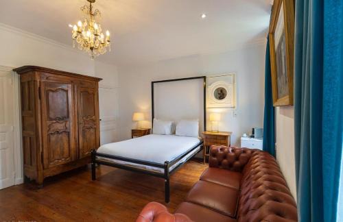 Nyons Bed & Breakfast | Suite Petite -Nice - SPA-JACUZZI - MASSAGE- SAUNA - 4 SAISONS - Piscine Chauffée Toute l'année - POOL VIEW- Heated Pool 800m city centre Nyons