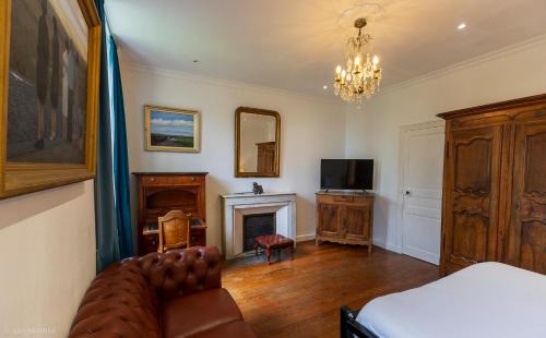 Nyons Bed & Breakfast | Suite Petite -Nice - SPA-JACUZZI - MASSAGE- SAUNA - 4 SAISONS - Piscine Chauffée Toute l'année - POOL VIEW- Heated Pool 800m city centre Nyons