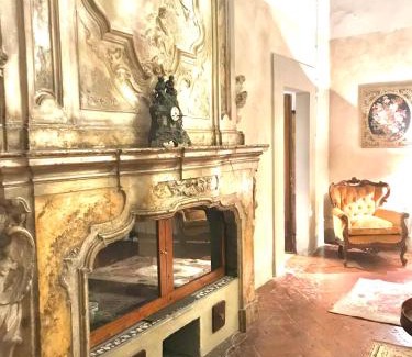 Castiglion Fiorentino House | Suite Romantica con Giardino in Dimora Storica - Camera e Appartamento - B&B Palazzo Robicci