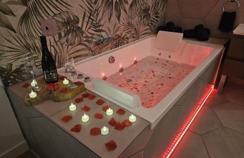 Vienne Apartment | Suite romantique tropicale