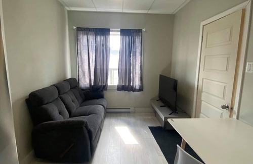 Rouyn-Noranda Apartment | Suite with closed bedroom (Le Convivial)
