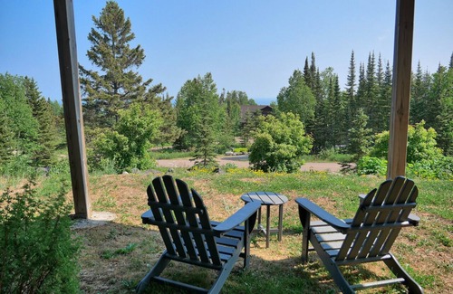 Lutsen House | Suite with lake views next to golf course, hiking and winery! Pet friendly.