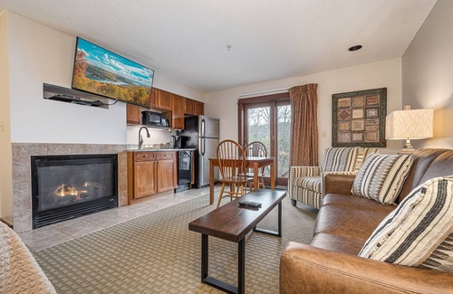 Thayerville Condo | Suites at Silver Tree A123