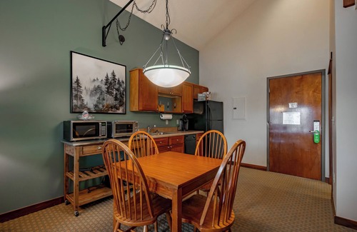Thayerville Apartment | Suites at Silver Tree: B302 One Bedroom & Loft Lake View