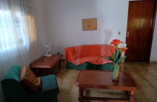 Cabo Frio House | Suites para casais na praça Oswaldo Cruz