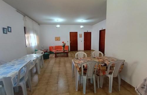 Cabo Frio House | Suites para casais na praça Oswaldo Cruz