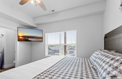 Table Rock House | Summer Breeze -- Sleeps 17 6 Bedroom Home by RedAwning