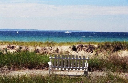 Menonaqua Beach House | Summer, Fall & Winter Paradise. On the water. 5 min. to Harbor Springs, Skiing!