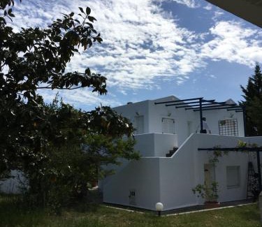 Kriopigi House | Summer Family House with sea view and garden