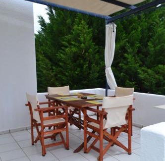 Kriopigi House | Summer Family House with sea view and garden