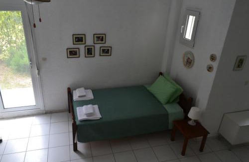 Kriopigi House | Summer Family House with sea view and garden
