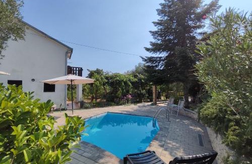 Trn House | Summer House - Adonis