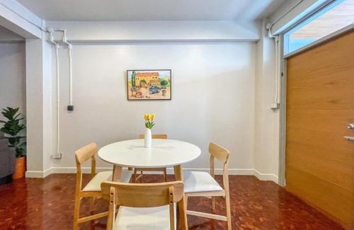 Chang Khlan Apartment | Summer house