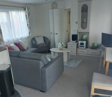 St Leonards-On-Sea Other | Summer Lodge lovely big caravan in Hastings sleeps 6 free WiFi in caravan