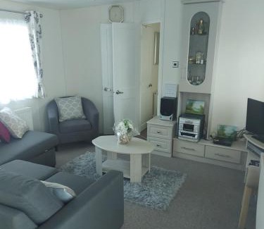 St Leonards-On-Sea Other | Summer Lodge lovely big caravan in Hastings sleeps 6 free WiFi in caravan