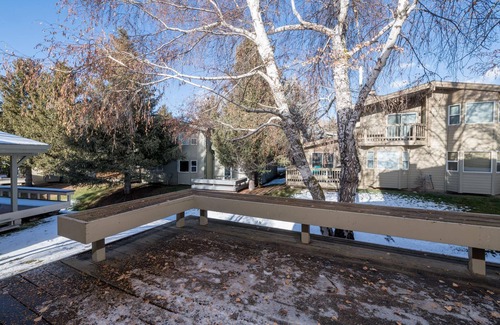 Sun Valley Condo | Summer Stays Available! 2-Bedroom Elkhorn Condo with Shared Pool and Hot Tub